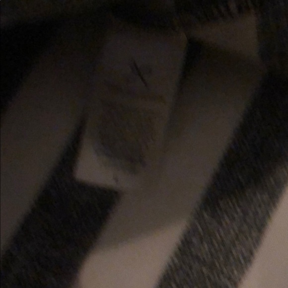 Cute top from local boutique - Picture 3 of 4